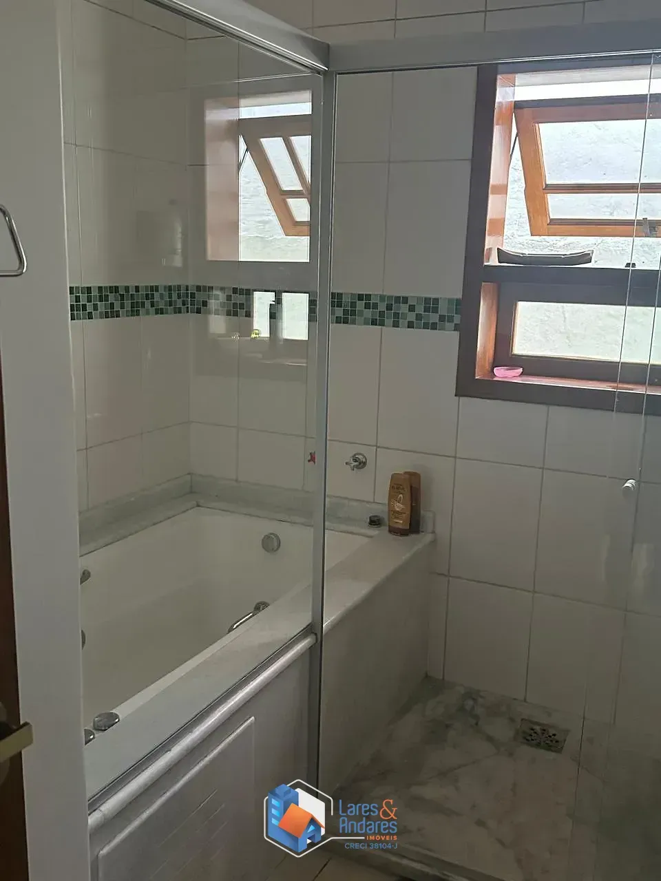 Imagem Casa para venda em Santana com 3 quartos, sendo 3 suítes, 175m²