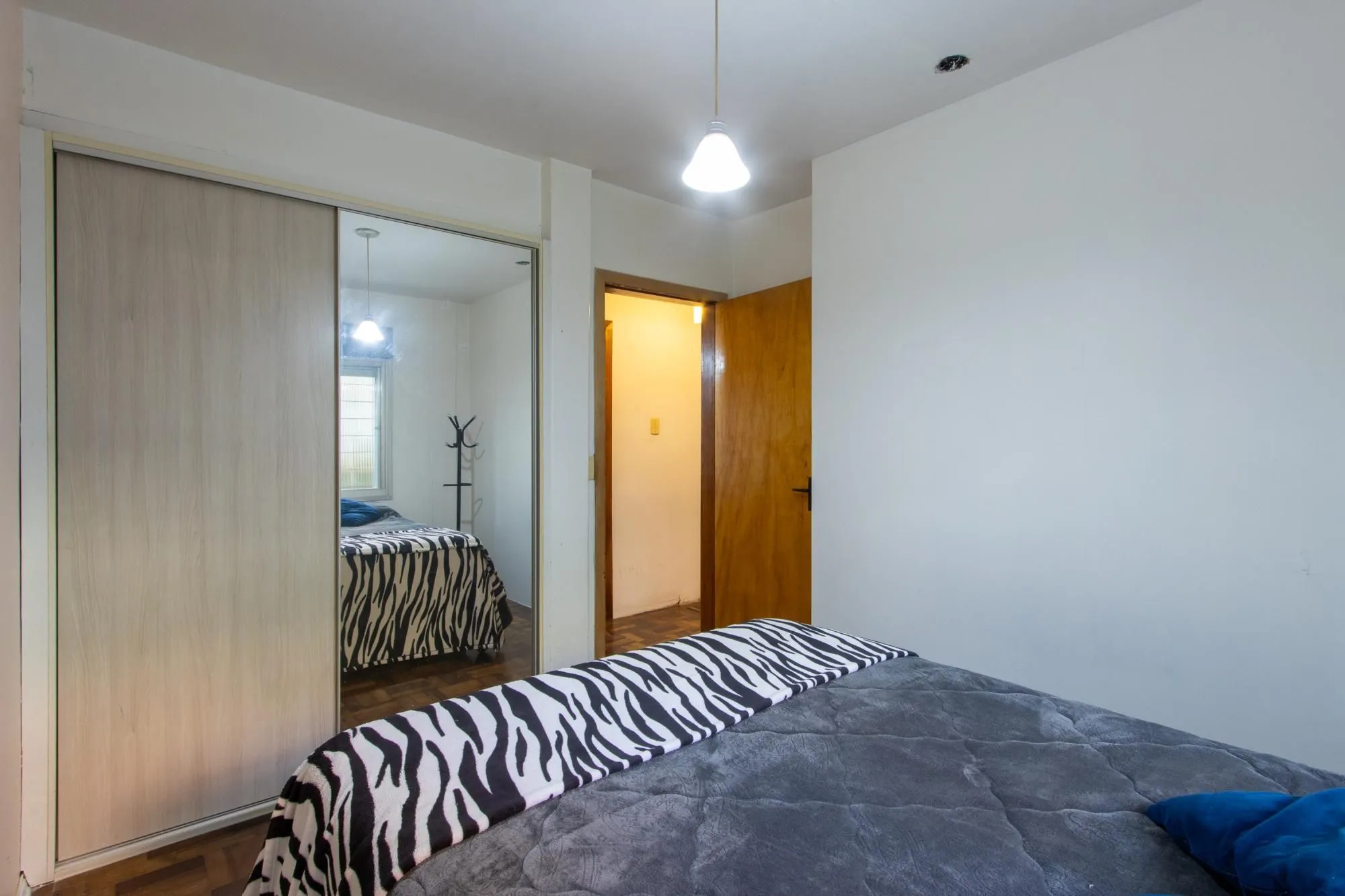 Imagem Apartamento térreo com pátio privativo no coração do Menino Deus, 2 dormitórios.