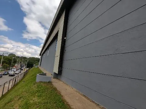 Imagem VENDA E LOCAÇÃO DE GALPÃO INDUSTRIAL EM CAJAMAR/SP, A/T 6.041m² e A/C de 4.000m², com pé direito de 12m e pertinho da Rod. Anhanguera. CONSULTE-NOS.