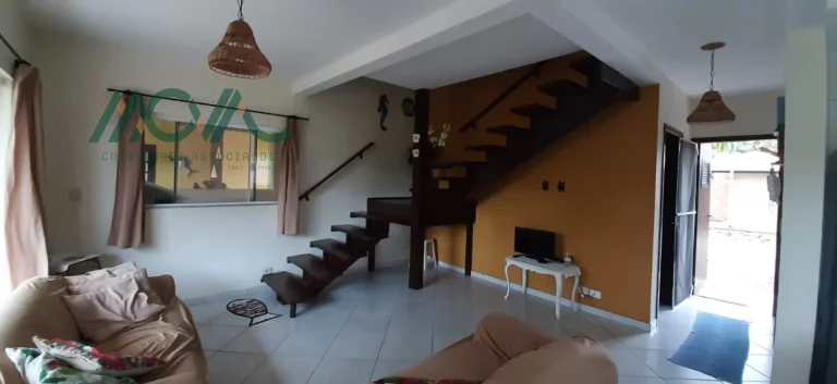 Imagem Espaçoso sobrado disponível para locação mensal, apenas 250 metros da praia!