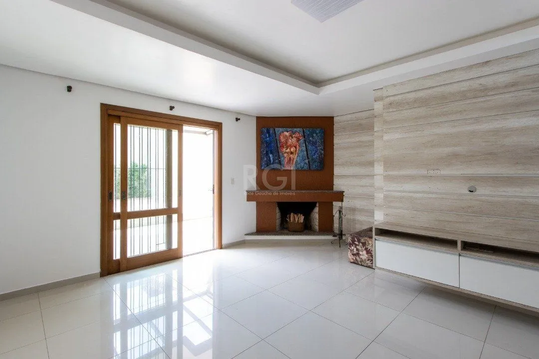 Imagem Casa para Venda - 204m², 3 dormitórios, sendo 3 suites, 2 vagas - Espirito Santo