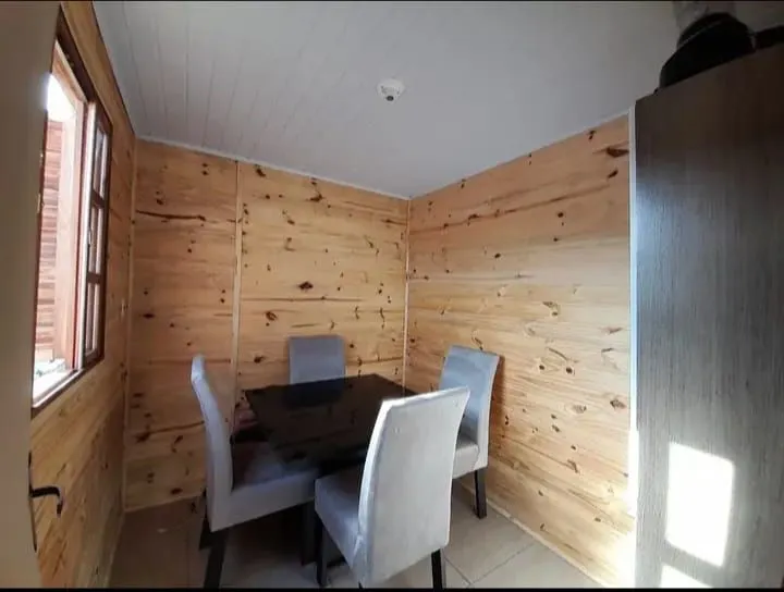 Imagem Terreno com 2 casas pré-fabricadas recém-construídas