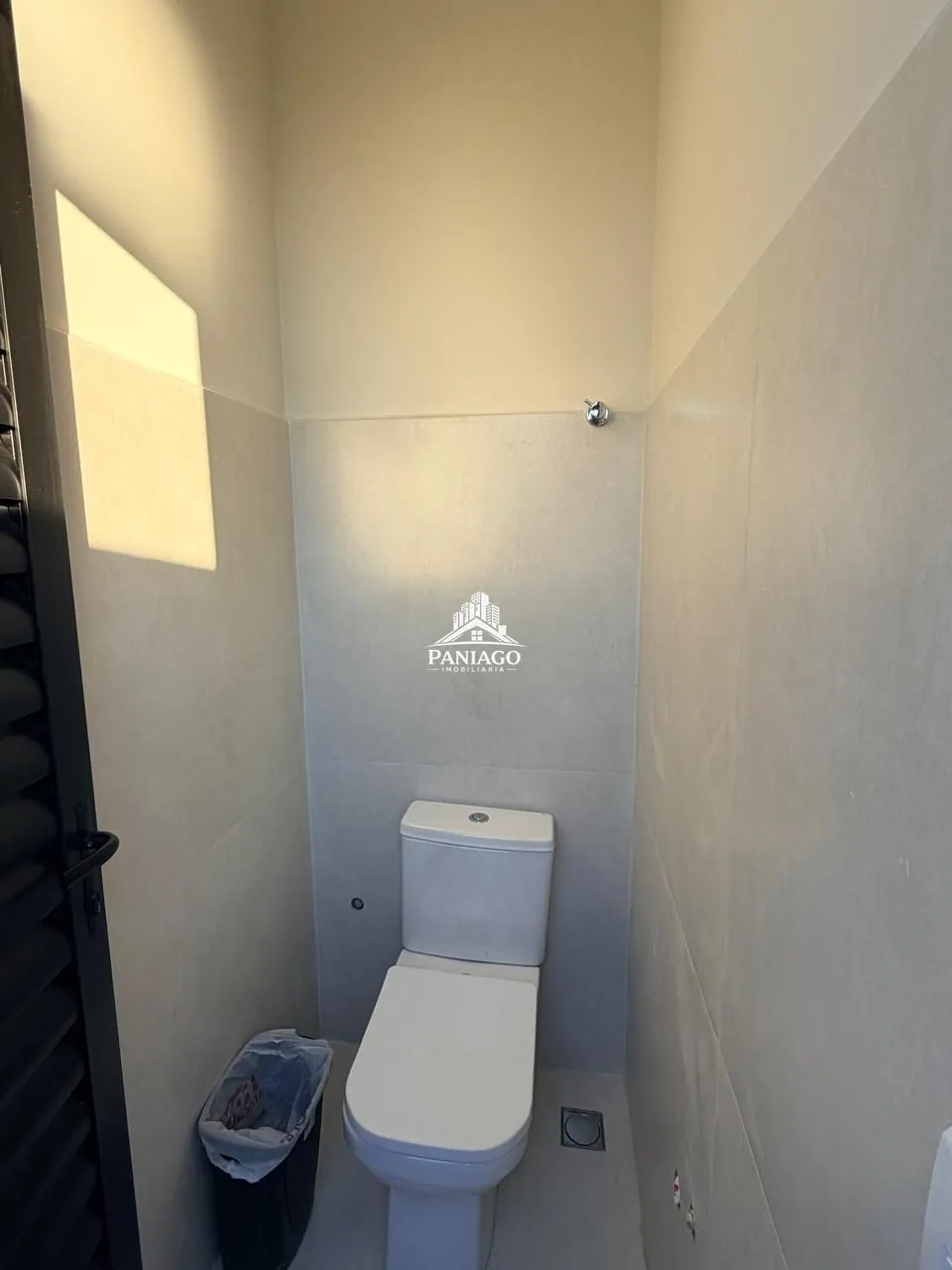 Imagem Casa Nova com 3 Suítes e Piscina à Venda no Condomínio Brisas