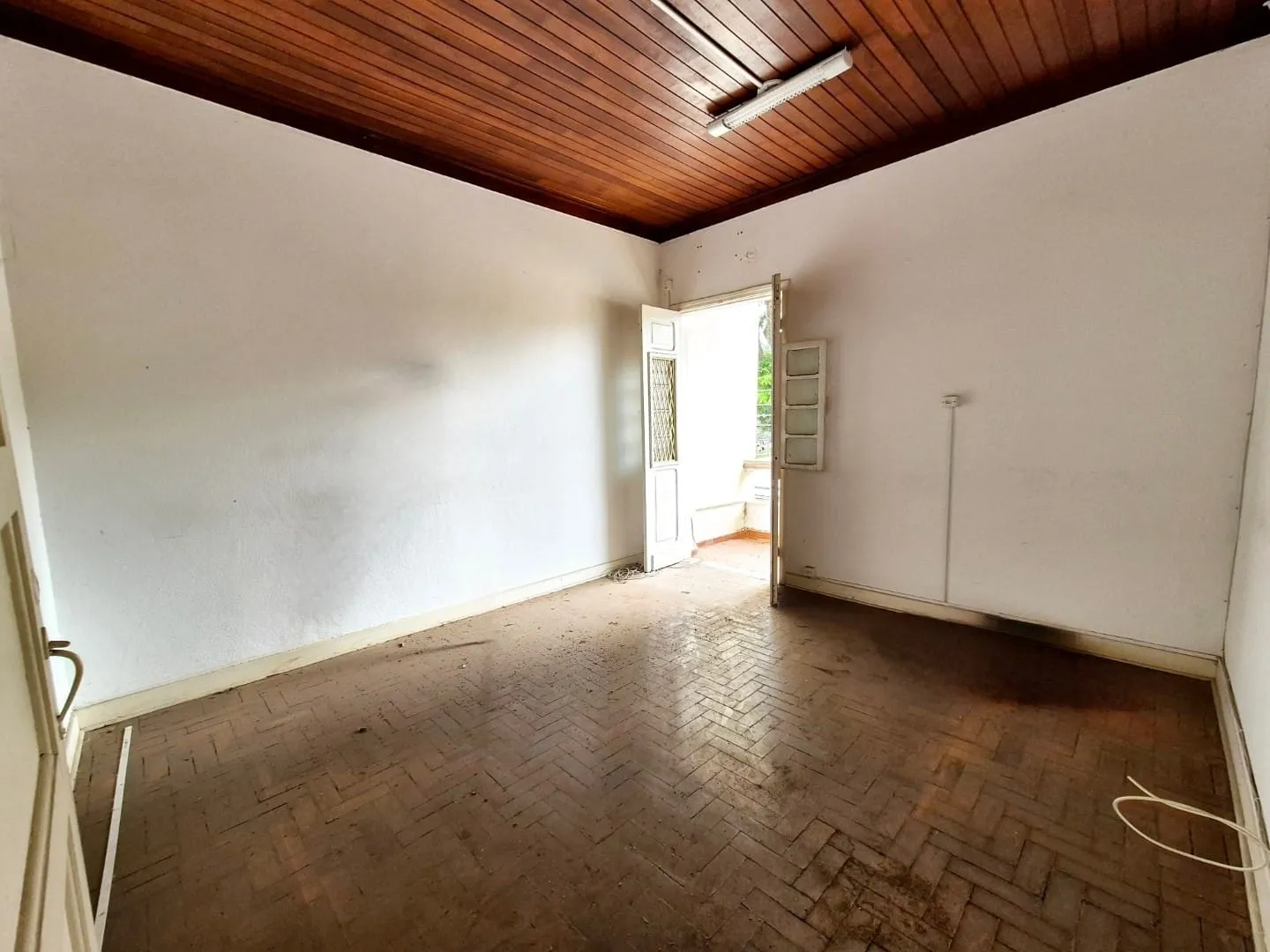Imagem Imóvel Comercial Exclusivo no Centro de Pindamonhangaba com Estrutura Versátil e Localização Estratégica!