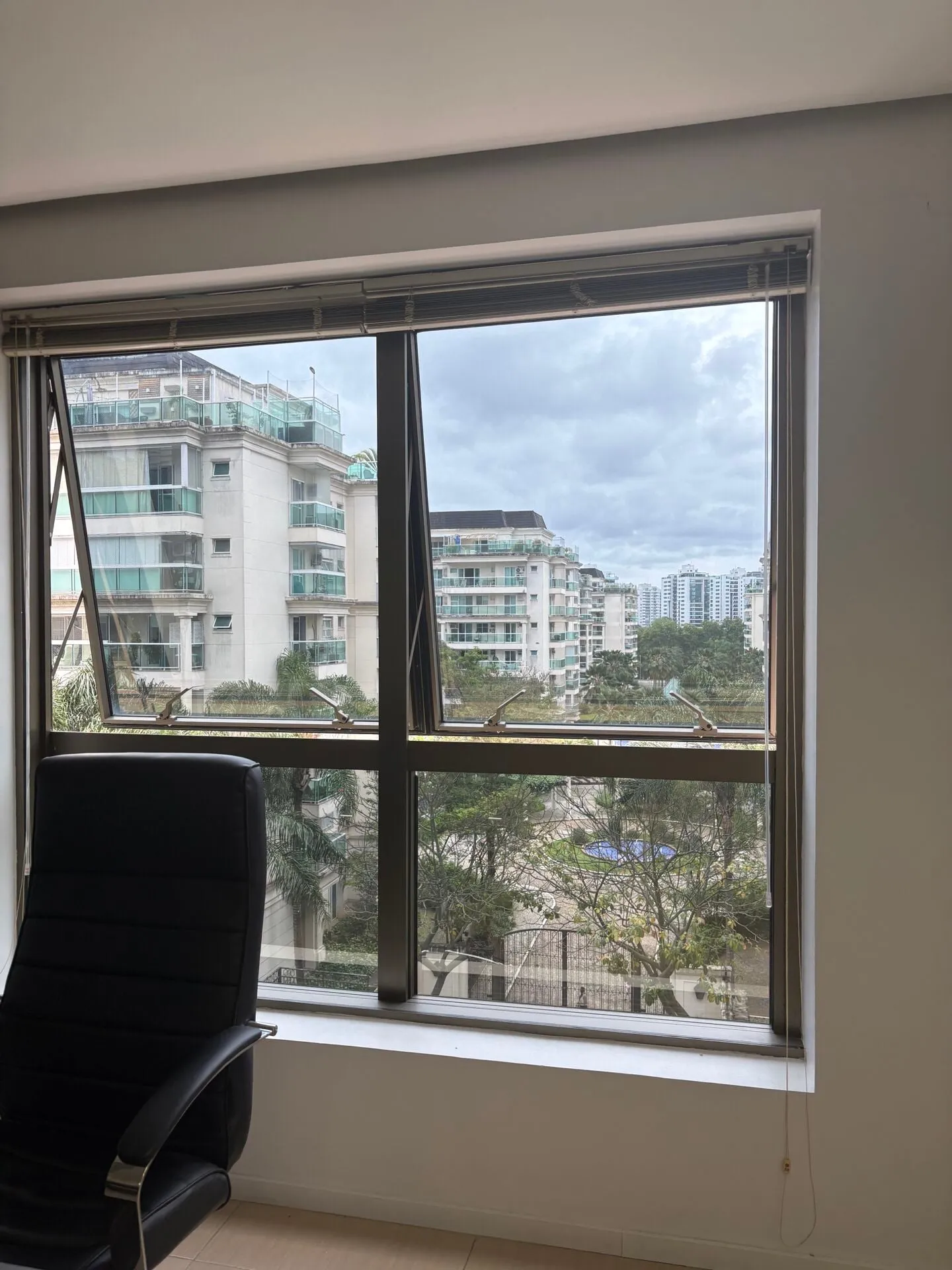 Imagem Sala comercial para alugar no bairro Zona Oeste em Rio de Janeiro/RJ