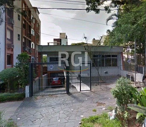 Imagem Casa para Venda - 250m², 3 dormitórios, 2 vagas - Petrópolis