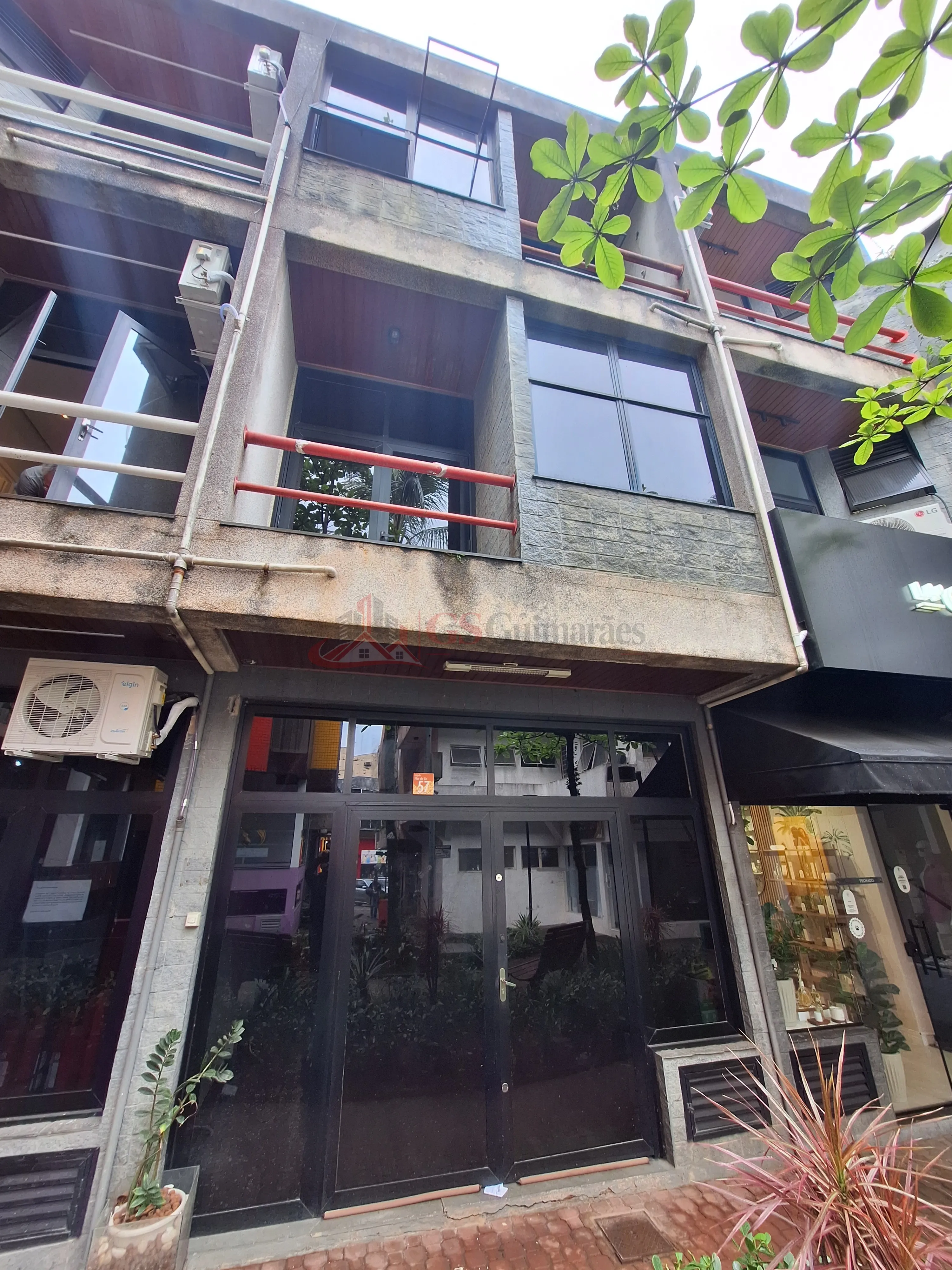 Foto do imóvel Prédio comercial para locação no C.C.A - 96 m² | Alphaville em Calç. Flor de Lis