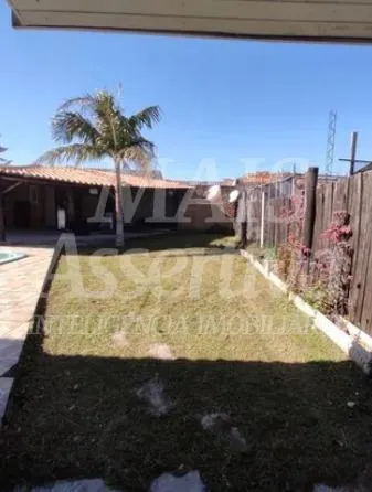 Imagem Ótima casa à venda em Tramandaí/RS - 3 dormitórios, piscina e 2 vagas