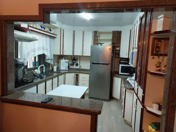 Imagem Casa para Venda em Concórdia, Vista Alegre, 6 dormitórios, 1 suíte, 4 banheiros