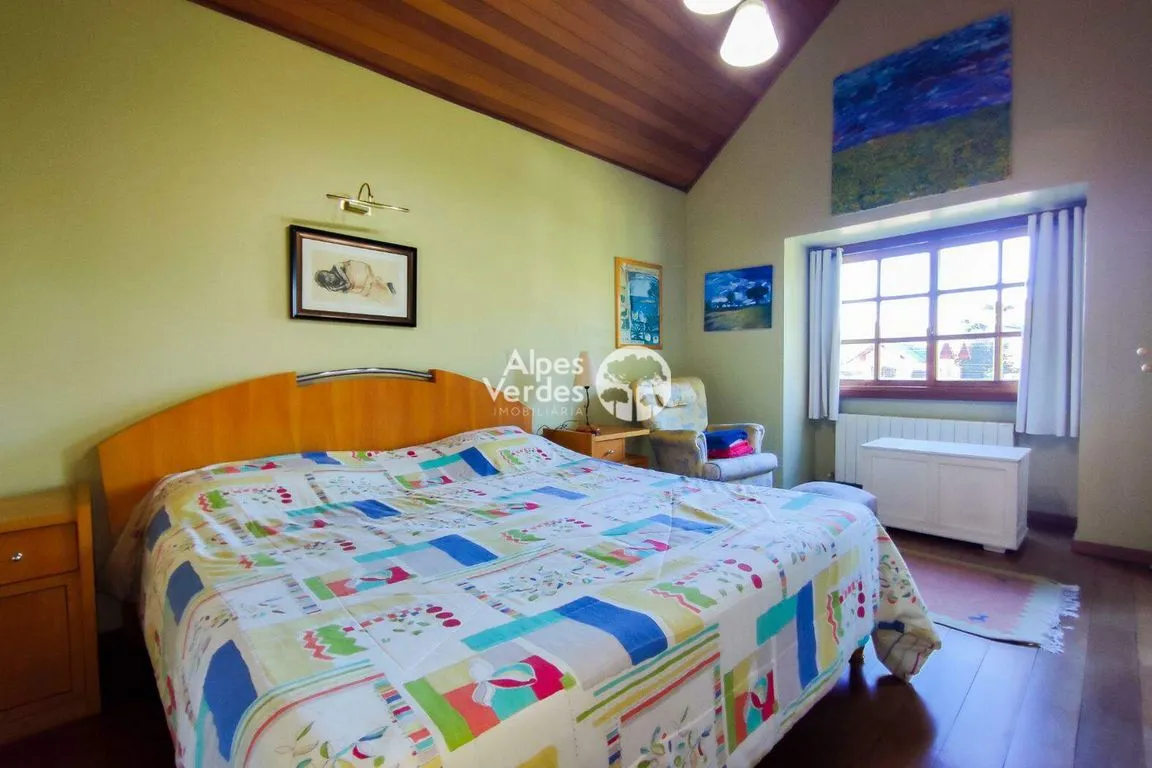 Imagem Vende-se Casa no Quinta da Serra, com 04 dormitórios