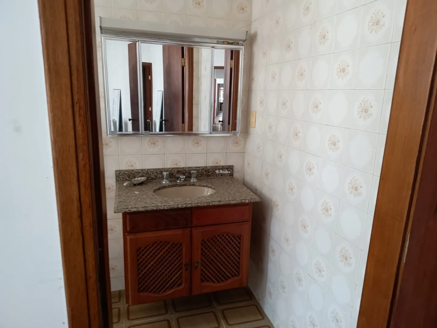 Imagem Comercial para Locação 210M², Centro, Taubaté - SP