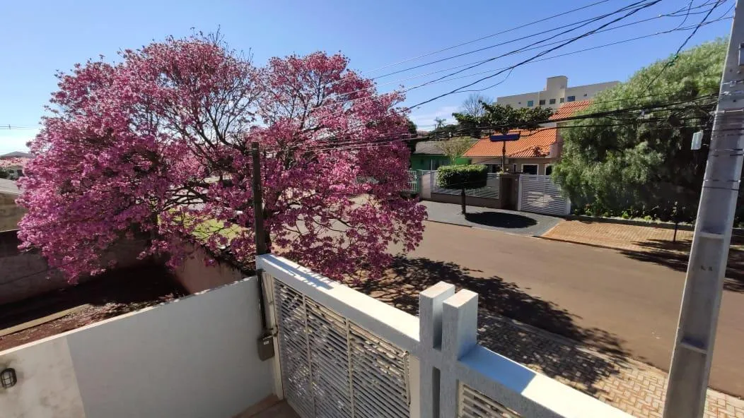 Imagem Sobrado, com 01 suíte mais 2 quartos, Bairro Coqueiral, Cascavel