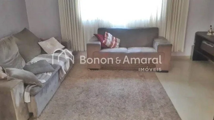 Imagem Casa em condomínio com 217 m² e 3 quartos