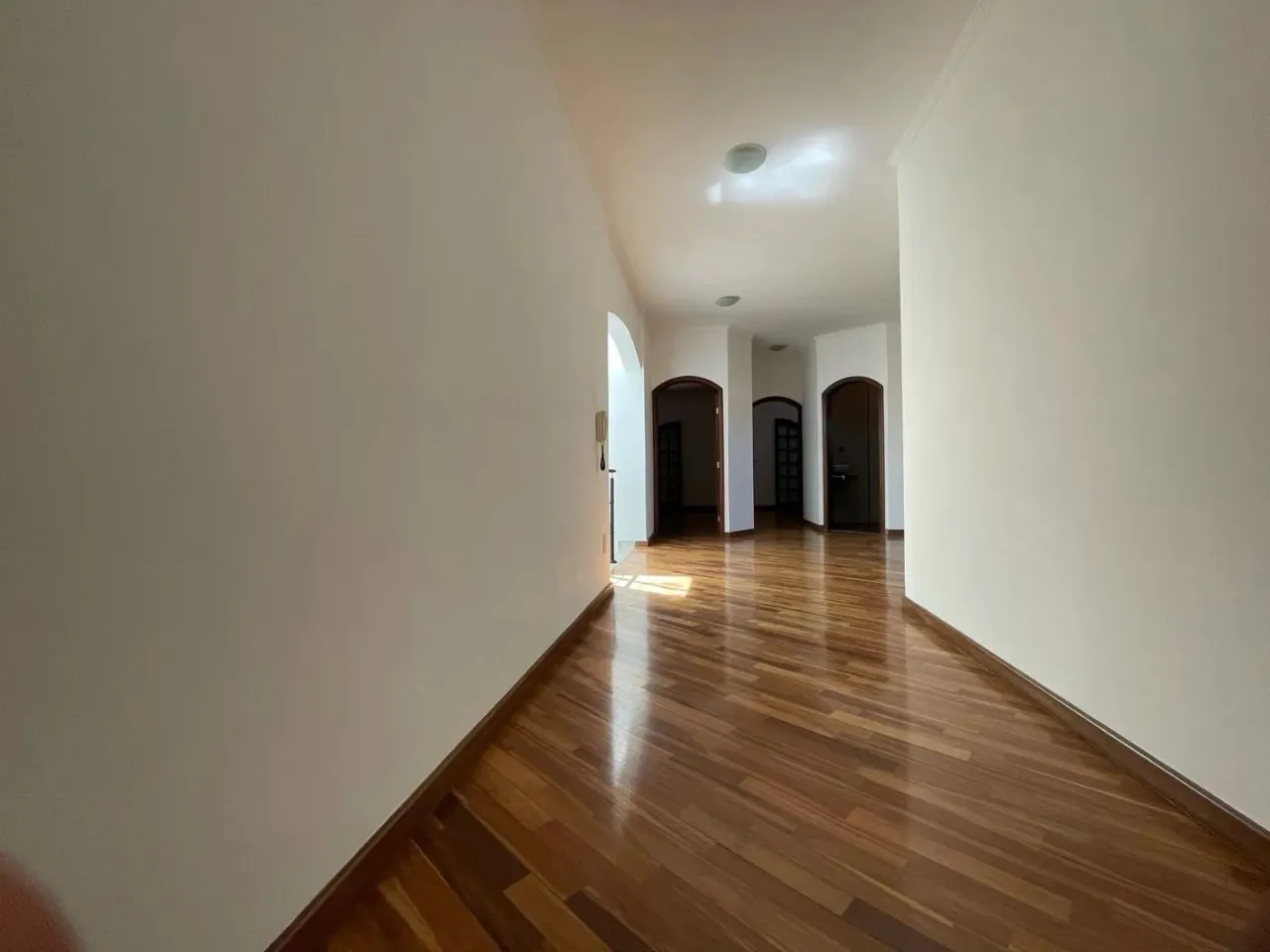 Imagem Casa para locação em Sorocaba-SP, Jardim Pagliato: 4 quartos, 2 suítes, 3 salas, 5 banheiros, 4 vagas, 460m²!