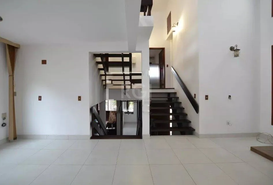 Imagem Casa para Venda - 267m², 4 dormitórios, sendo 1 suites, 2 vagas - Tristeza