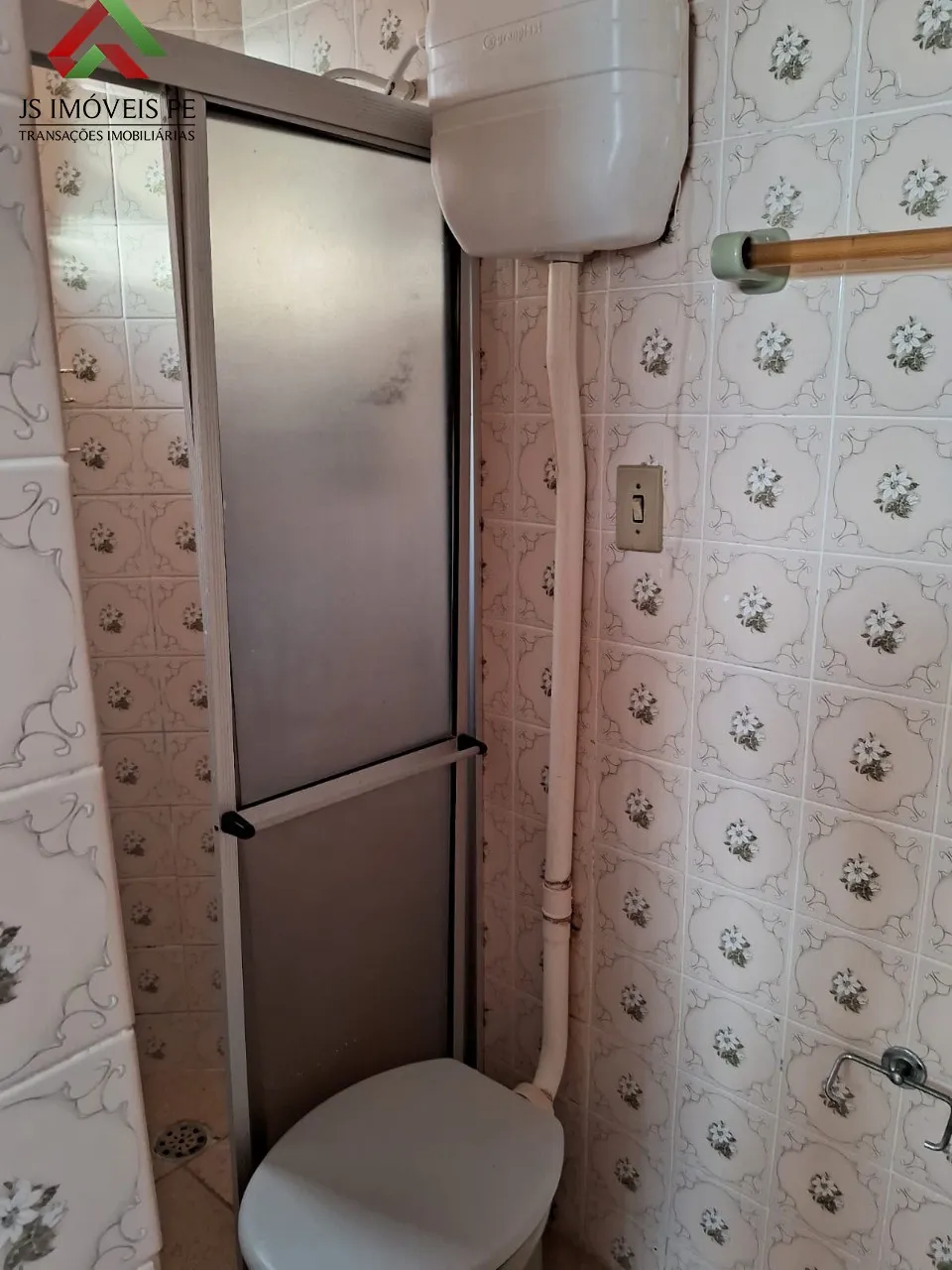 Imagem Apartamento à venda em Jaboatão dos Guararapes-PE, bairro Candeias, 2 quartos, 2 salas, 2 banheiros, 1 suíte, 70m² de área. Aproveite!