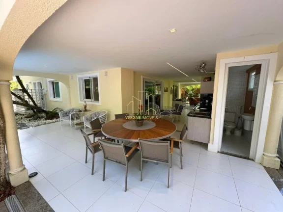 Imagem Casa duplex em condomínio fechado alto luxo com quatro suítes e área gourmet a venda em Patamares