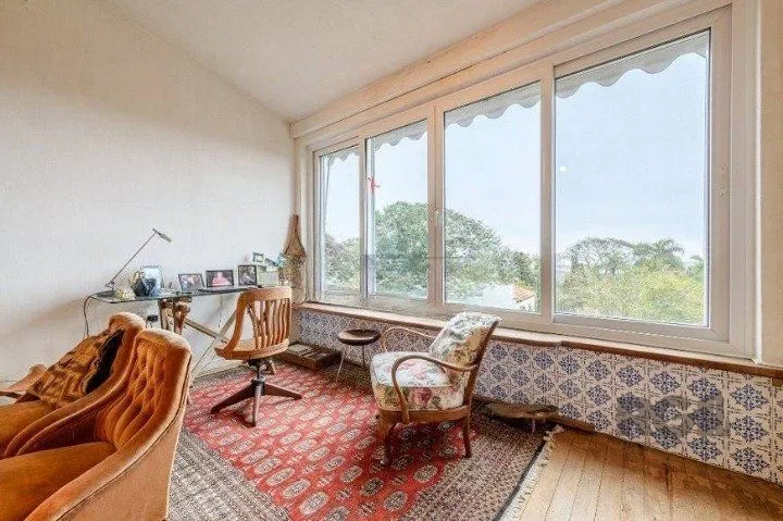 Imagem Casa com 3 dormitórios, 153 m² no bairro Vila Conceição, zona sul de Porto Alegre/RS.