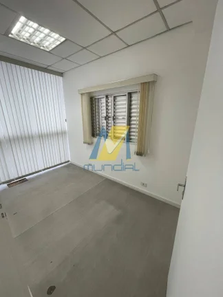 Imagem Galpão Corporativo com Pé-Direito Alto e Estrutura Completa