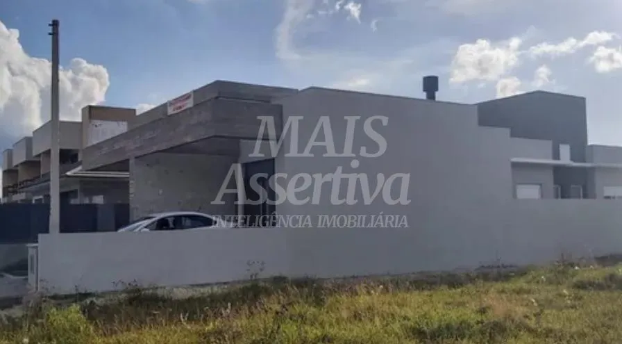 Imagem Excelente casa geminada à venda em Capão da Canoa - 3 dormitórios, 2 quadras do mar