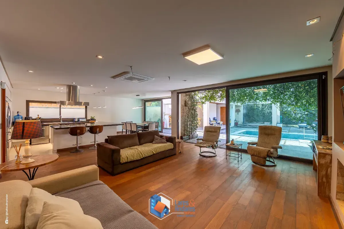 Imagem Casa para venda em Santo Amaro com 6 quartos, sendo 4 suítes, 420m²