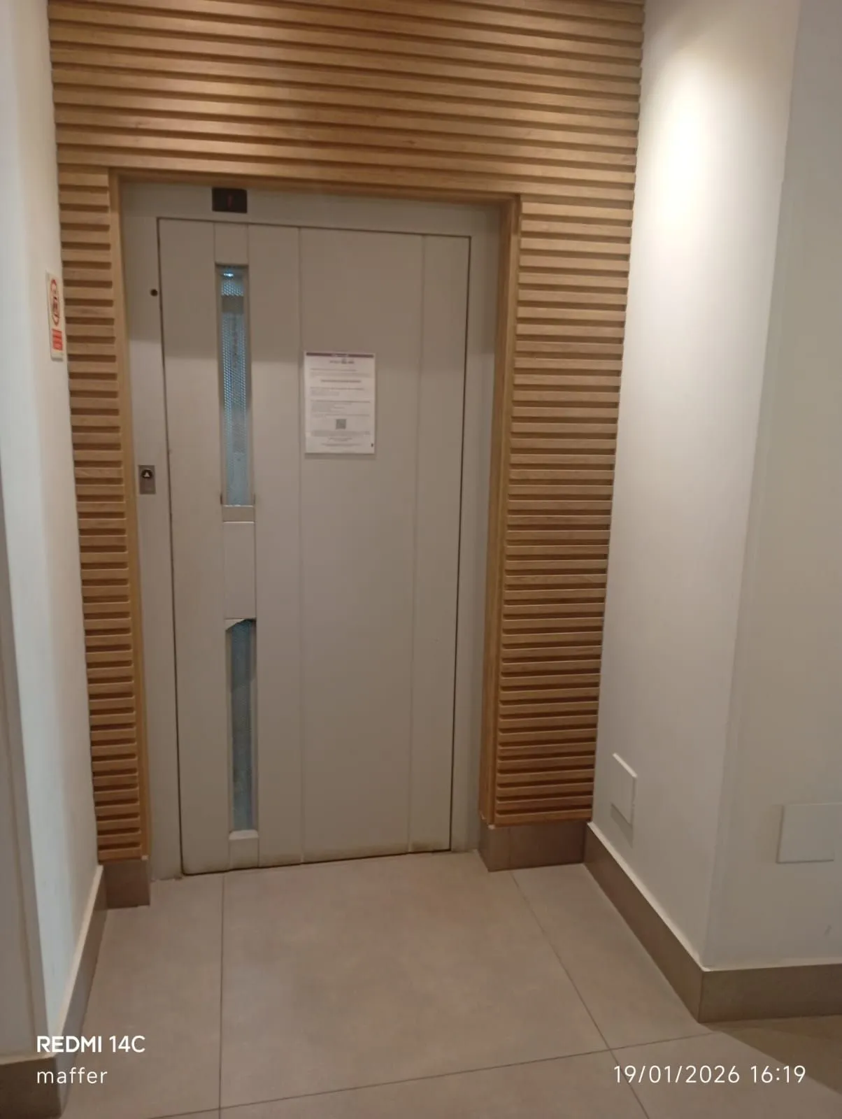 Imagem EXCELENTE SALA COMERCIAL - VENDA / LOCAÇÃO Av. Cristóvão Colombo, 2427 - Floresta | Porto Alegre/RS Junto à Av. Nova York - localização estratégica e valorizada