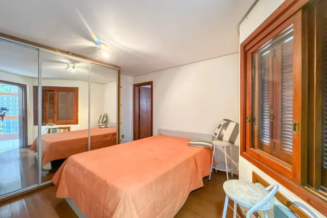 Imagem Casa para venda no bairro Três Figueiras em Porto Alegre