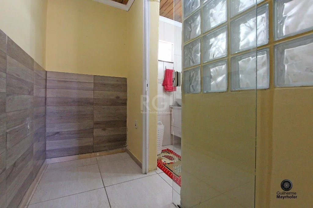 Imagem Casa para Venda - 300m², 6 dormitórios, sendo 1 suites, 3 vagas - Menino Deus
