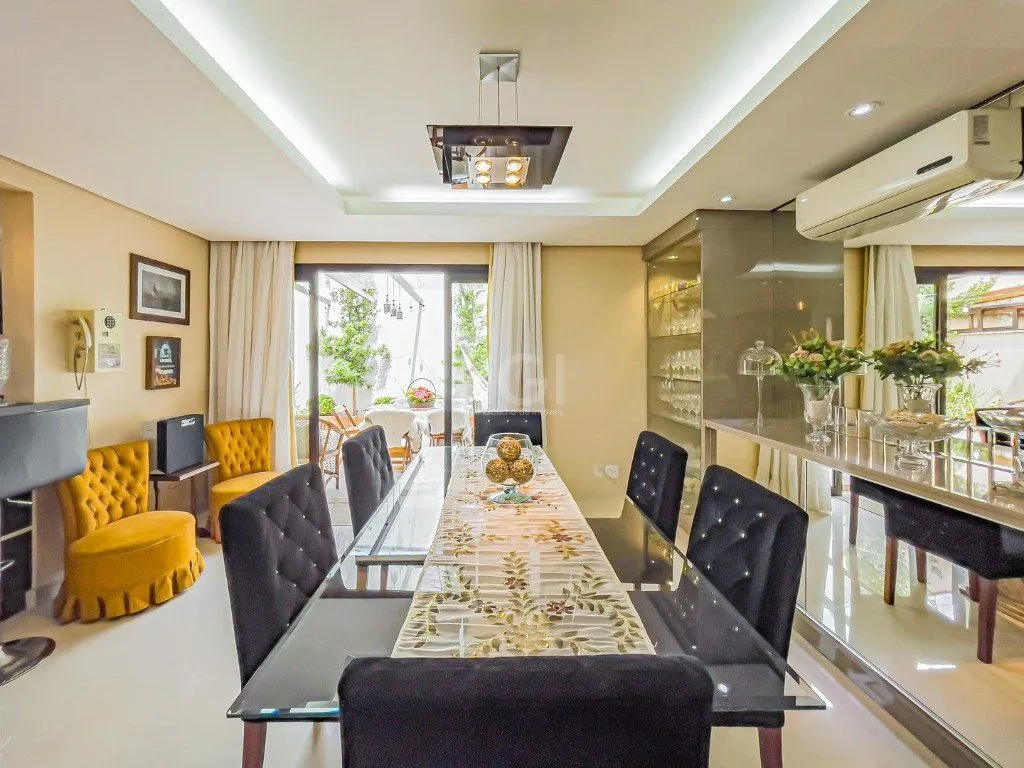 Imagem Casa Condominio para Venda - 241.06m², 4 dormitórios, sendo 2 suites, 2 vagas - Agronomia