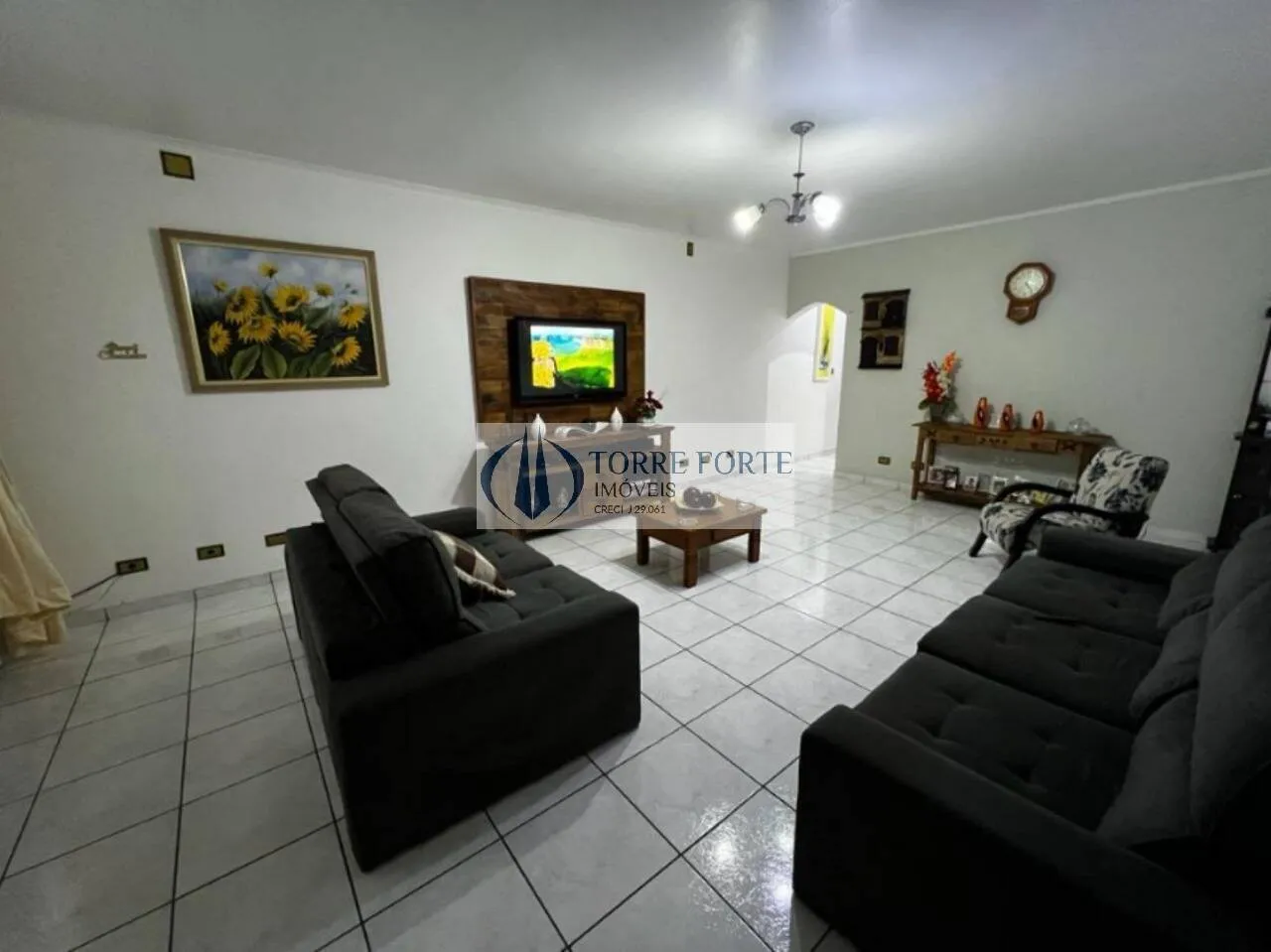 Imagem ótimo terreno com 2 casas com total de 3 dormitórios, 6 vagas de carro