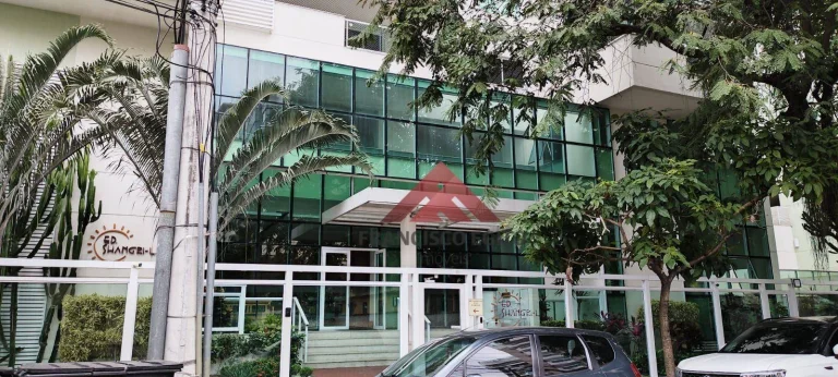 Apartamento em condominio em Santa Rosa,semi novo em excelente localização,Varandão,sala o3 quartos sendo um com suite,cozinha montada com armarios,su
