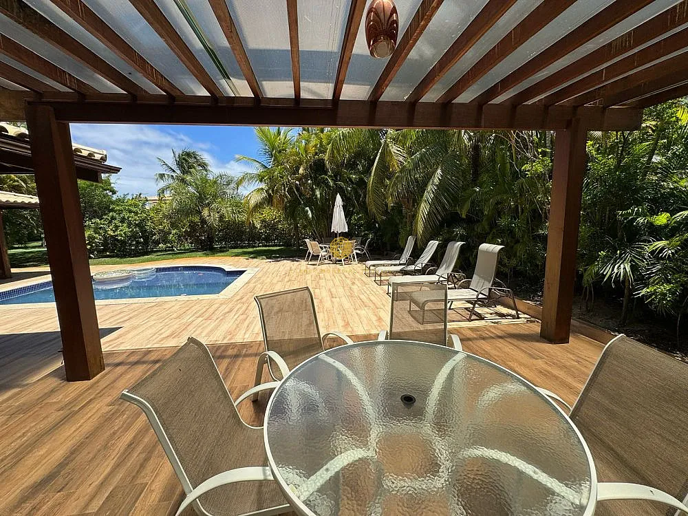 Imagem Casa 4 suítes no Condomínio Casas da Praia do Forte-BA