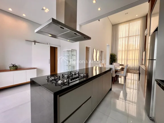 Imagem Casa de condominio a venda em Valinho!!

Residência térrea de alto padrão ? porteira fechada

Um ...
