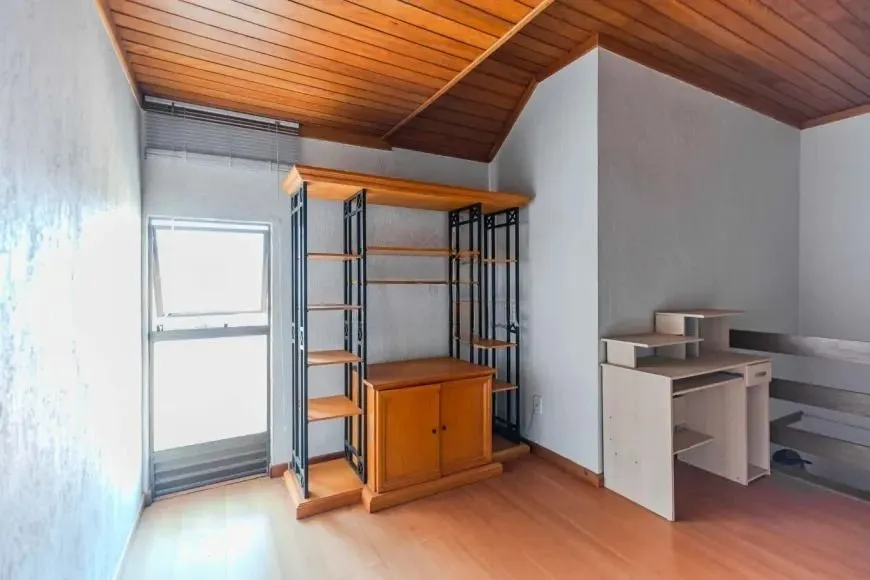 Imagem Casa em condomínio com 3 dormitórios, suíte, sótão e lazer completo - 106m²