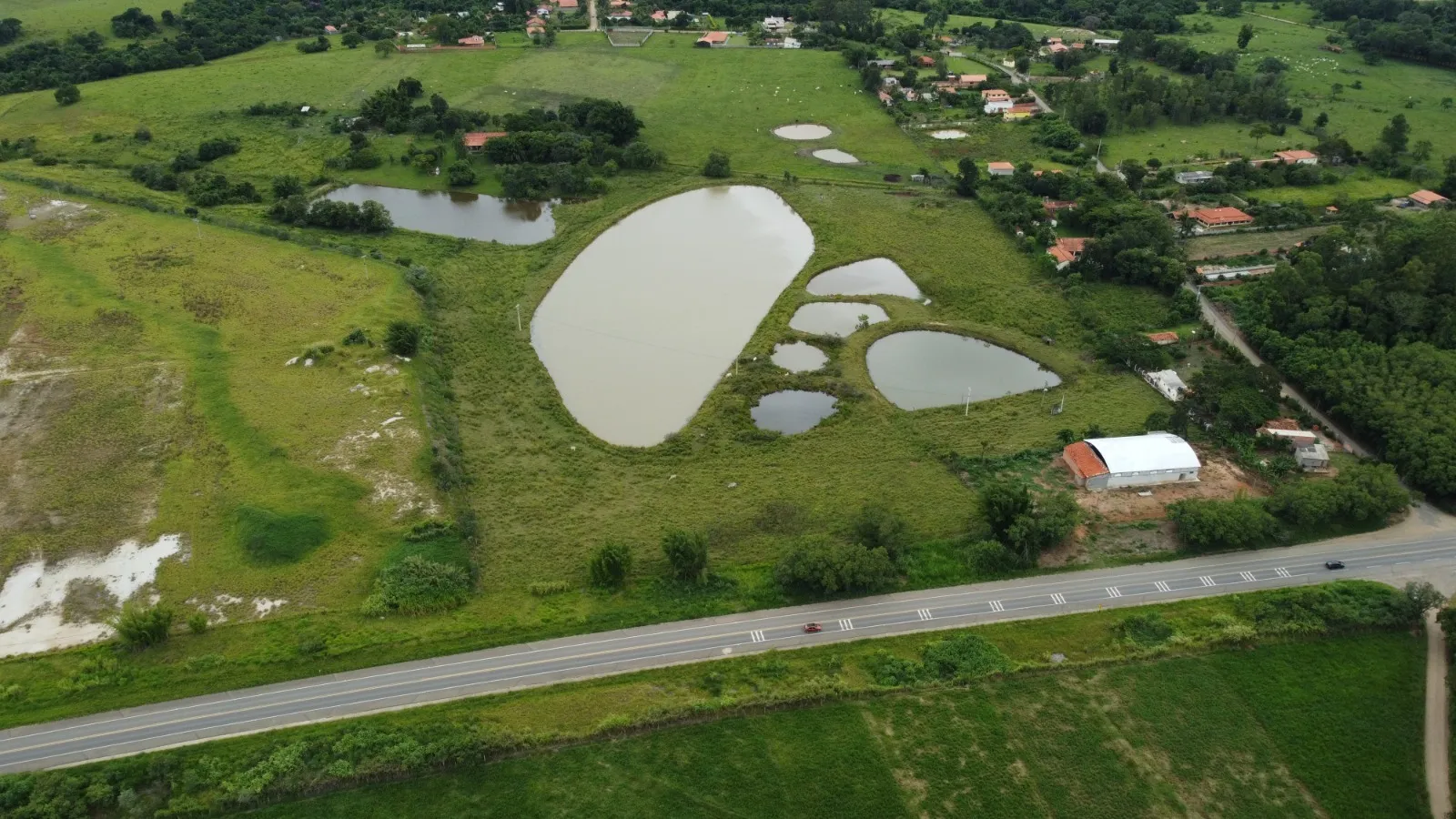 Imagem Imóvel Rural com Barracão Comercial/Industrial a venda! Localizado em PORANGABA/SP!