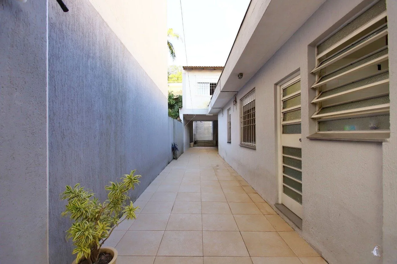 Imagem Casa com Edícula nos fundos, total de 5 dormitórios no Bairro gloria.