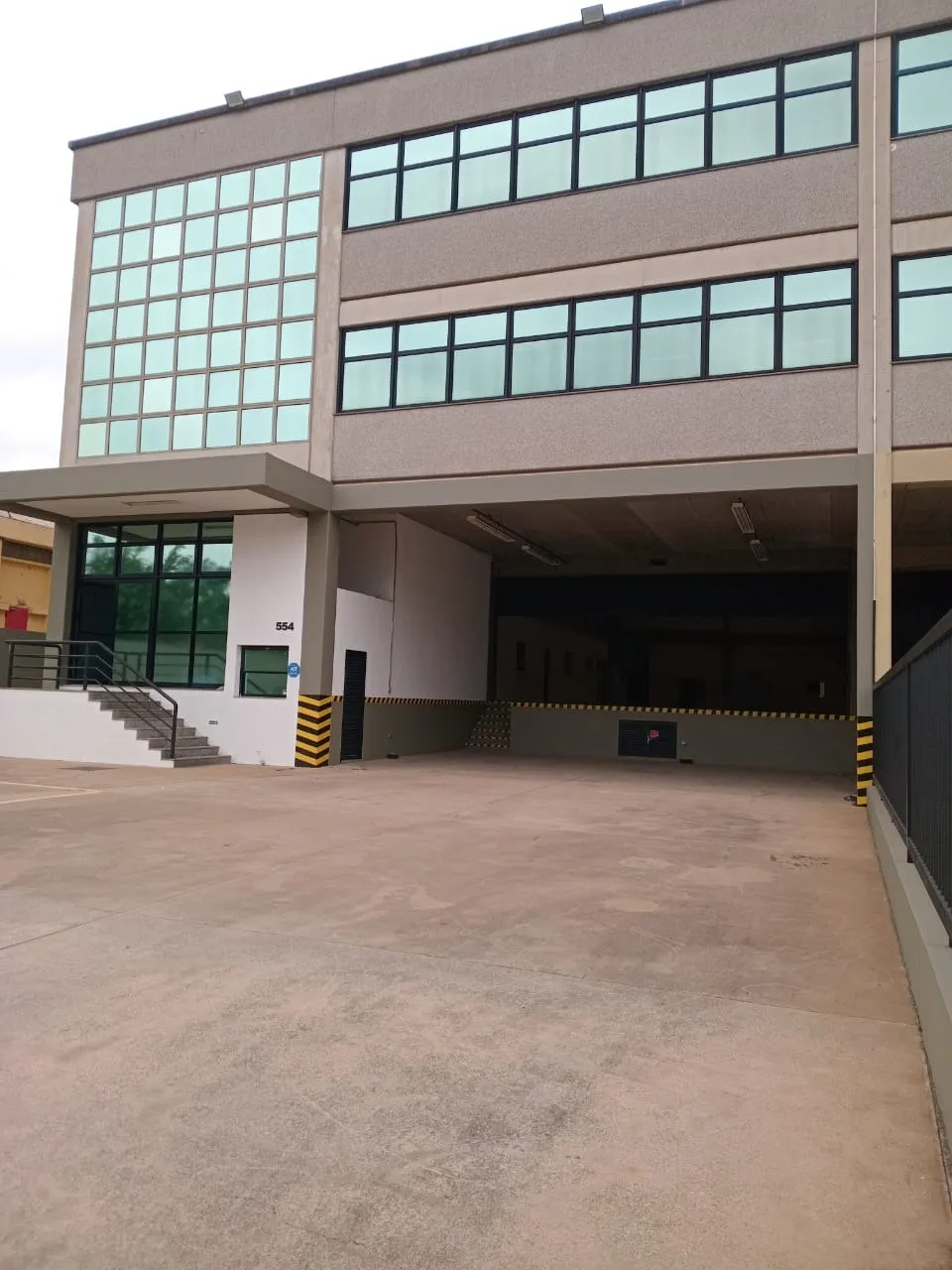Imagem Galpão no Tamboré com Escritórios e Excelente Infraestrutura