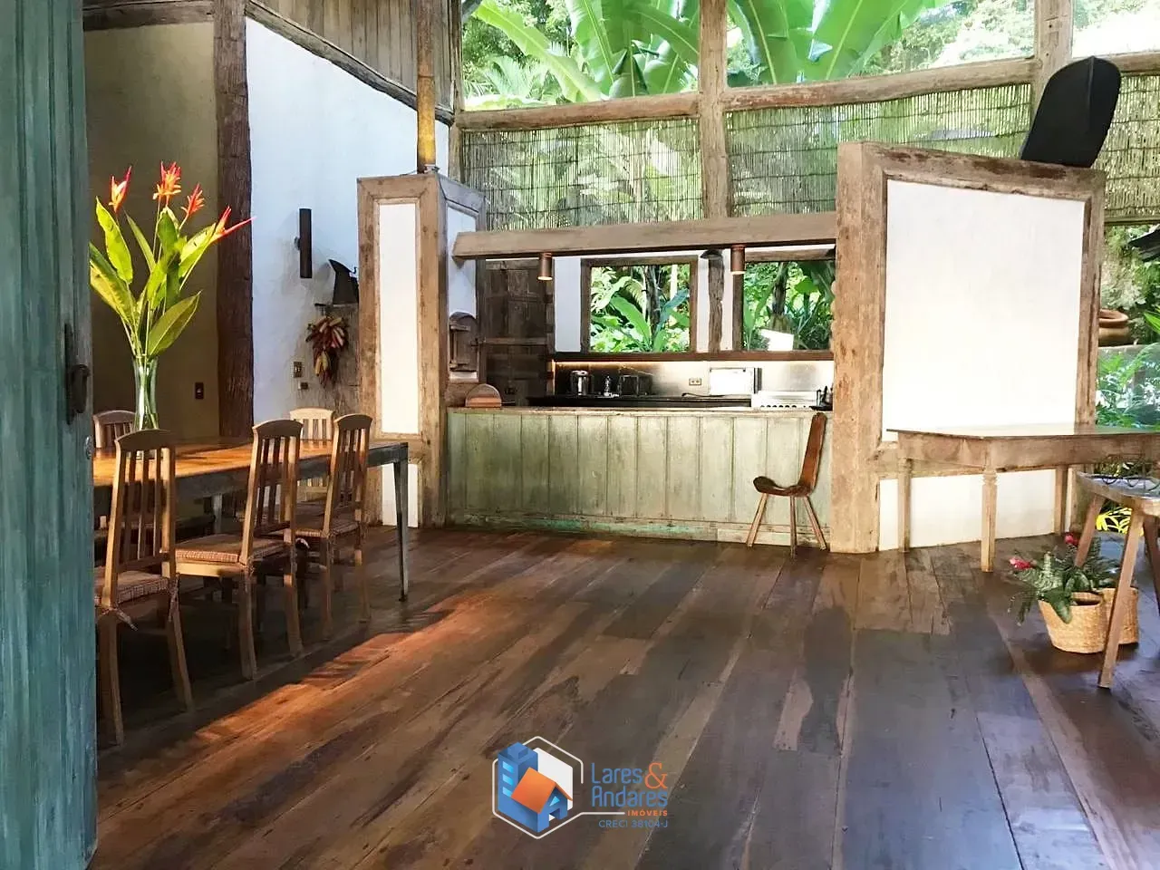 Imagem Casa Alto Padrão de frente para o Mar em Ilhabela, SP -