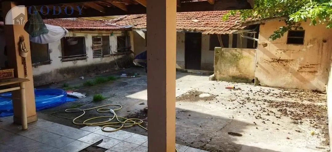Imagem Casa para Reforma com 3 Quartos e Terreno de 270m²