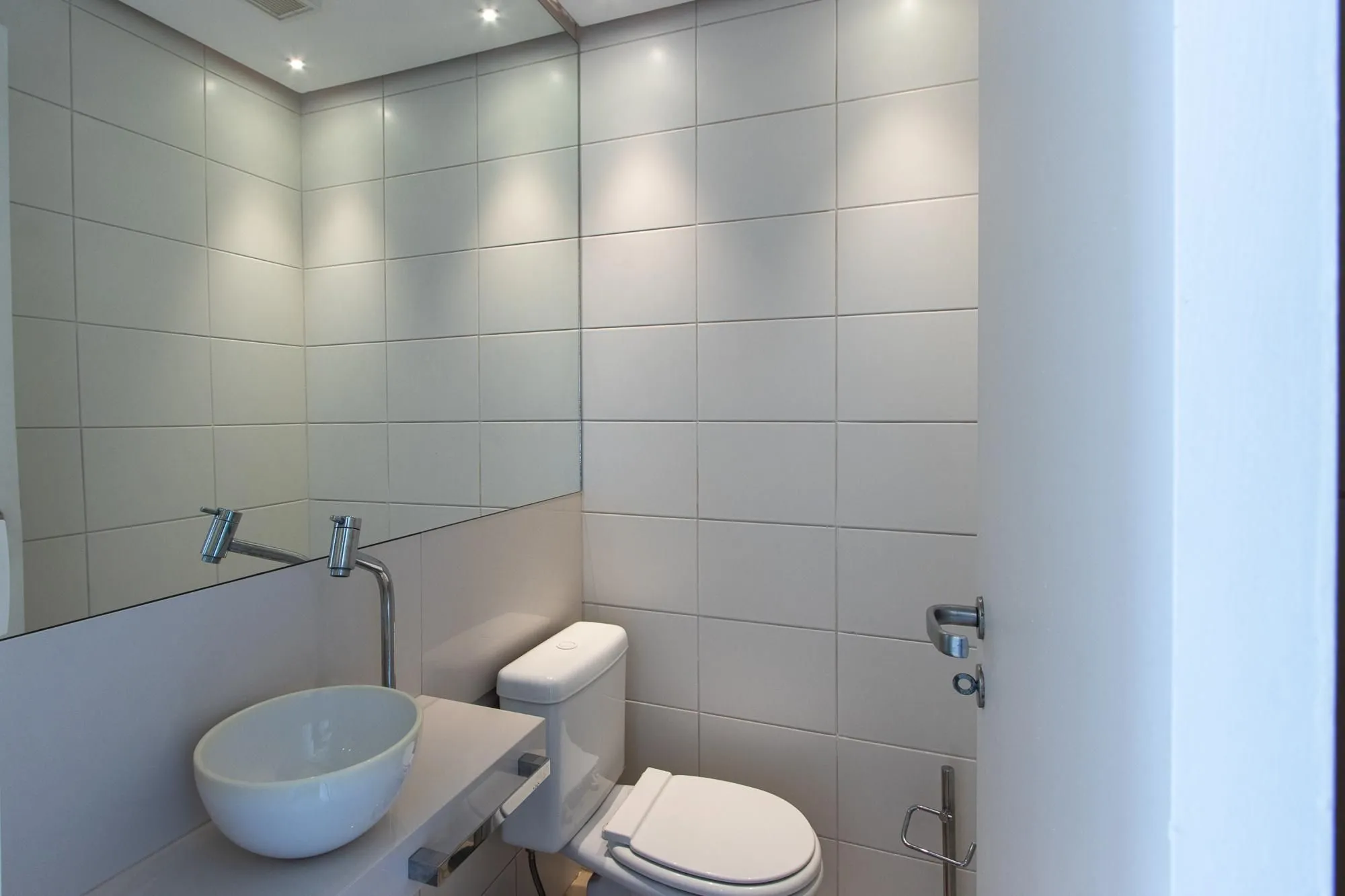 Imagem Excelente apartamento de 3 dormitórios, 1 suíte e 2 vagas de garagem.