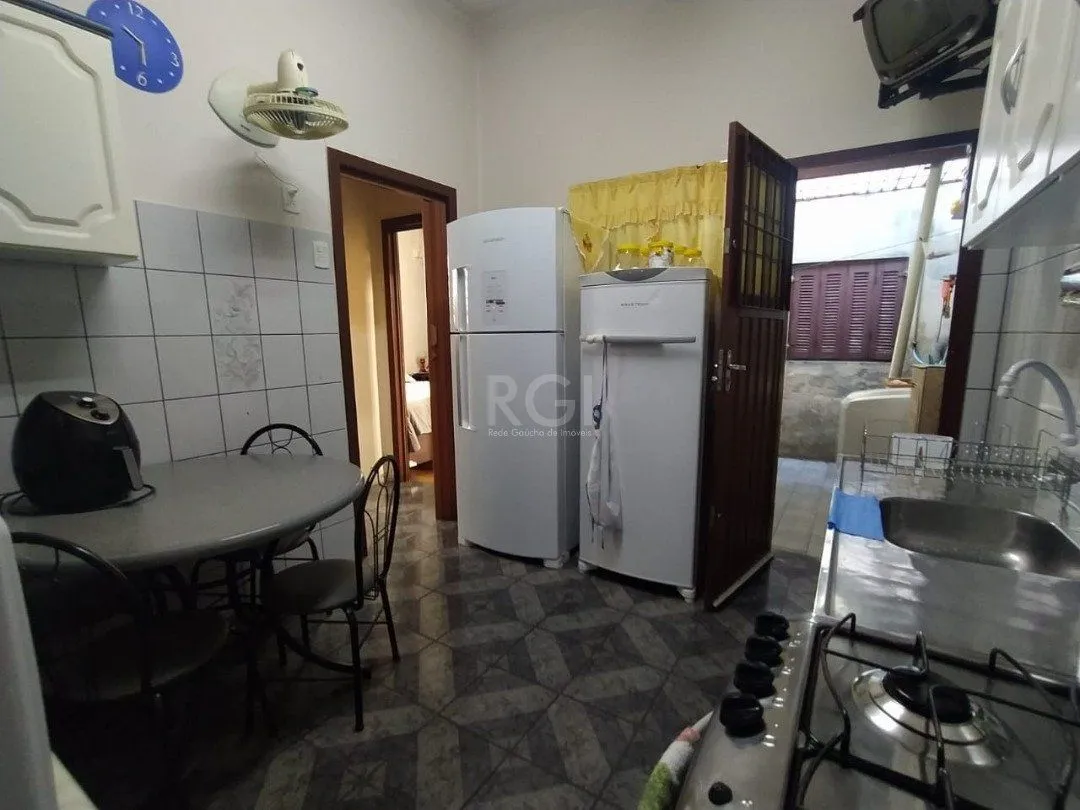 Imagem Casa para Venda - 185m², 3 dormitórios, 5 vagas - Menino Deus