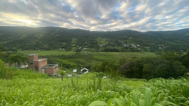 Imagem Oportunidade única: Terreno à venda em Garopaba-SC, Bairro Macacu, 1.000m² de área!
