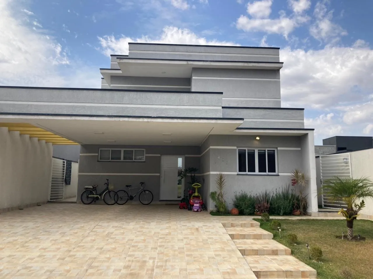 Foto do imóvel Casa à venda 4 Quartos, 4 Suites, 5 Vagas, 300M², Piracangaguá, Taubaté - SP | Condomínio Ouroville