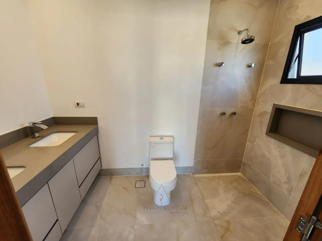 Imagem Casa em Condomínio em Salto-SP, Residencial Central Parque: 3 Quartos, 3 Suítes, 4 Banheiros, 4 Vagas, 213,60 m².