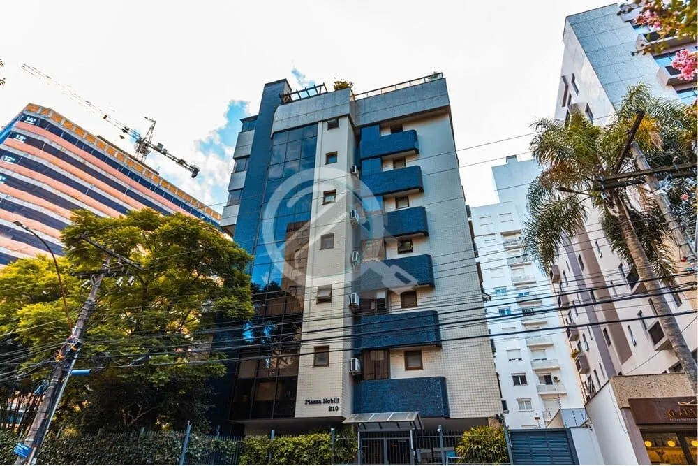Imagem No primeiro pavimento, você é recebido por um elegante hall de entrada, que dá acesso às três s...