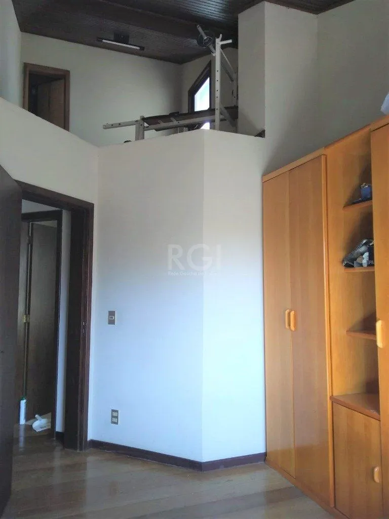 Imagem Casa para Venda - 219m², 3 dormitórios, sendo 1 suites, 4 vagas - Menino Deus