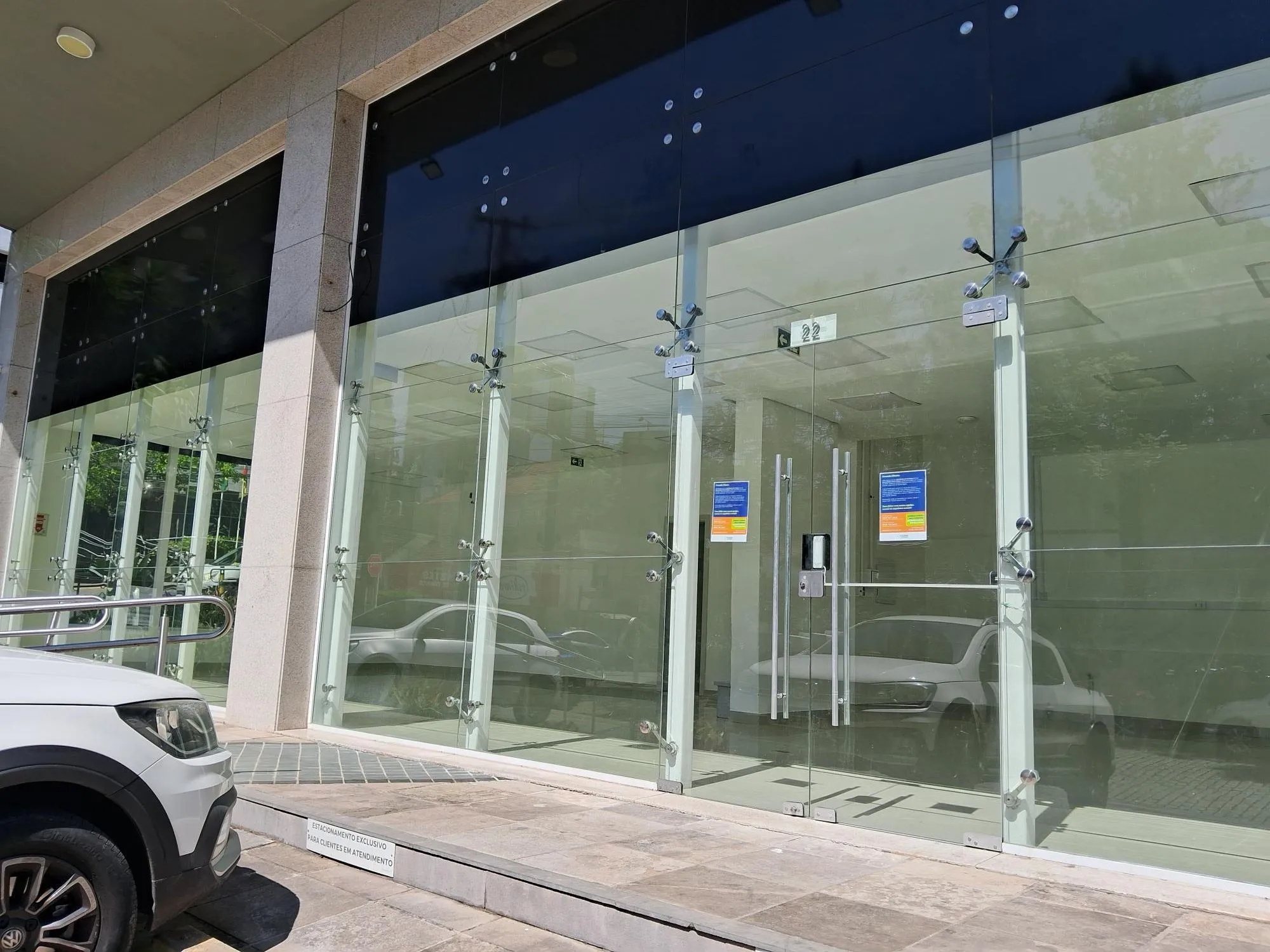 Imagem MÁFFER IMÓVEIS ALUGA - EXCELENTE LOJA COMERCIAL NO MOINHOS DE VENTO com 102m² privativos,Rua Comendador Caminha, nº 22 - Bairro Moinhos de Vento Em frente ao Parcão