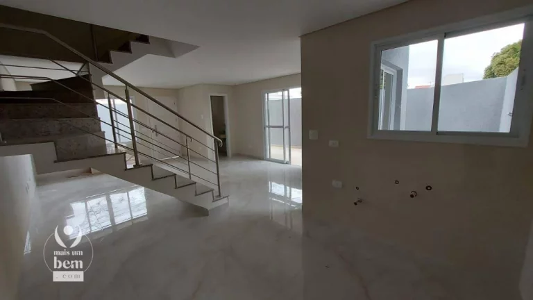 Imagem Sobrado com 141 m², terraço privativo, 3 quartos sendo 1 suíte à venda por R$ 799.000 - Uberaba - Curitiba/PR