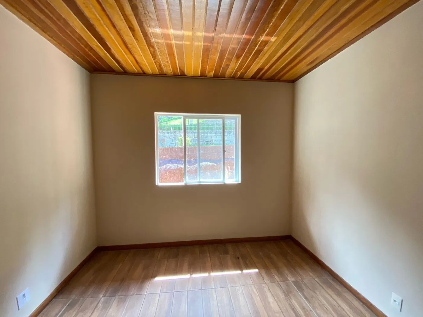 Imagem Casa em Condomínio para Venda em Teresópolis / RJ no bairro Granja Guarani