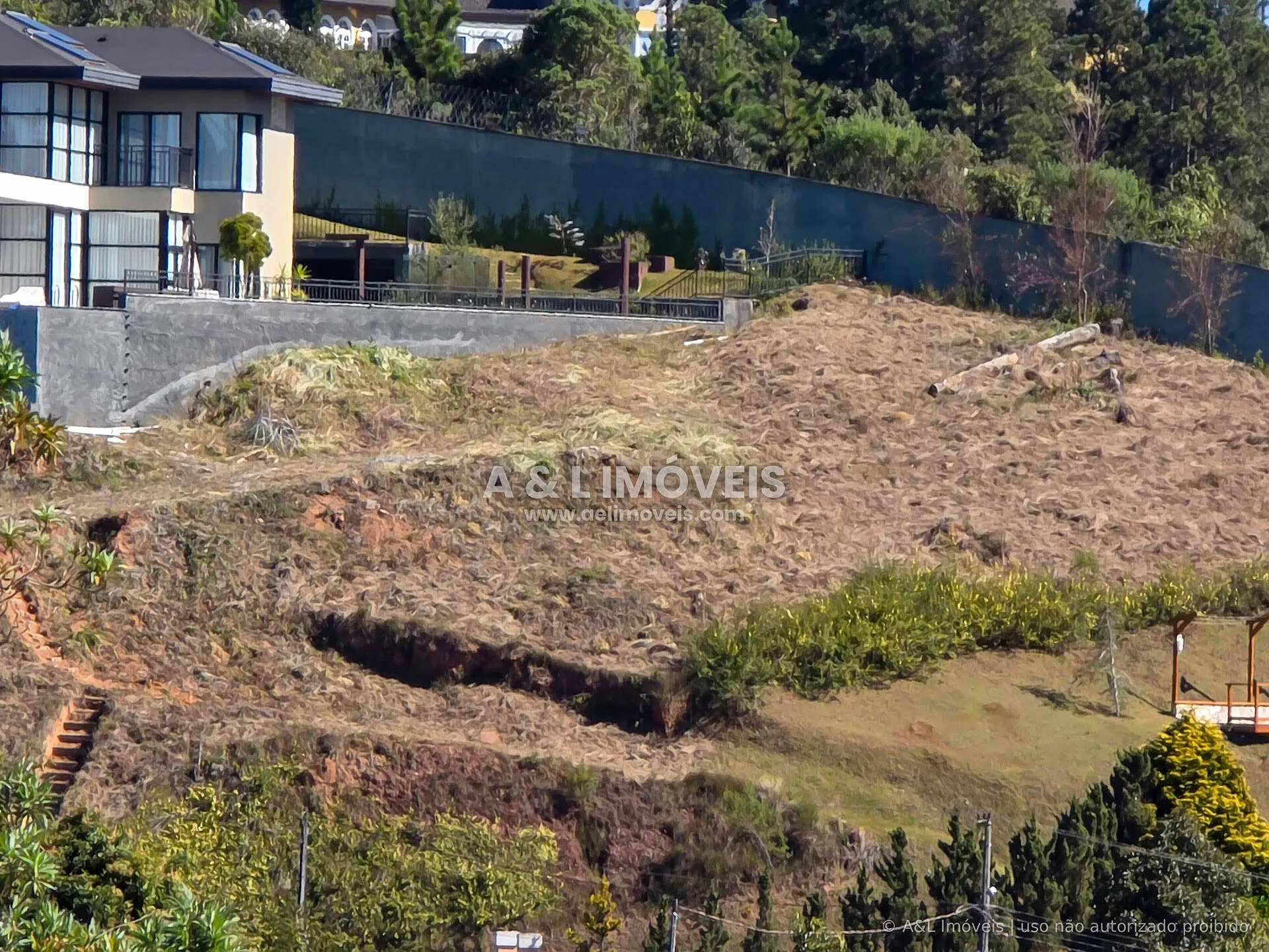 Terreno no Condomínio Ecológico II com 1.004,01 m², aclive e vista